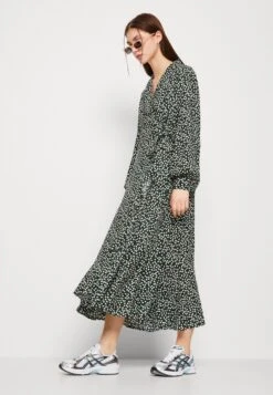 Yasditsy V Neck Wrap Dress - Maxi-Jurk - Black 11 Yasditsy V Neck Wrap Dress - Maxi-Jurk - Black -Yas a3dbcdccdcba4c54b78da07588196a2c