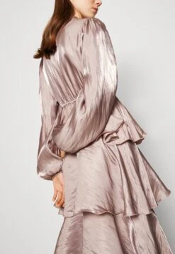 Yassana Long Layered Dress - Cocktailjurk - Adobe Rose 13 Yassana Long Layered Dress - Cocktailjurk - Adobe Rose -Yas a6f2978fce994253bf3cbe4f60c20ce4