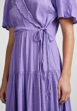 Yasscula - Maxi-Jurk - Bougainvillea 10 Yasscula - Maxi-Jurk - Bougainvillea -Yas a72b12de53664f5f876640b00db6def6