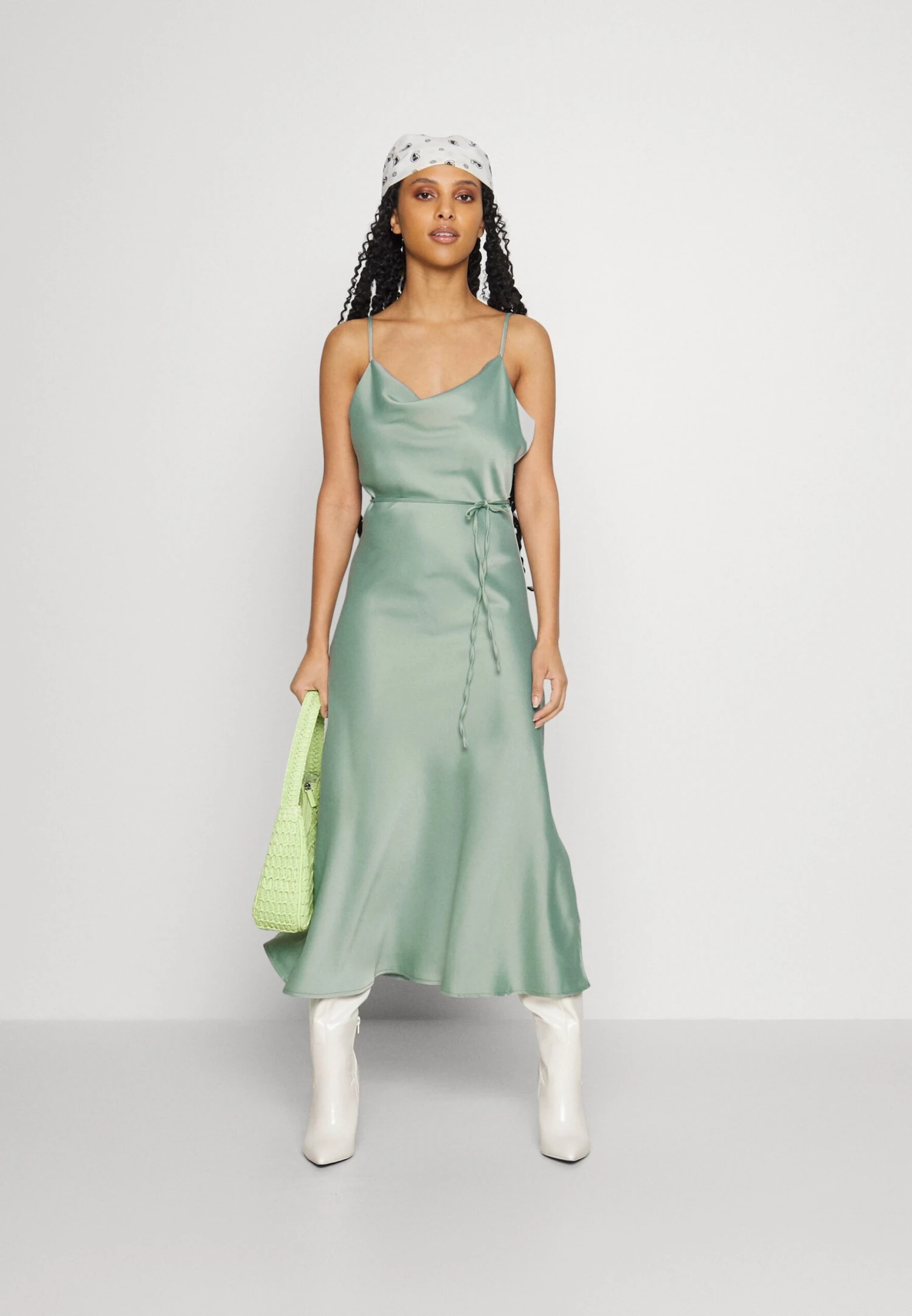Yasthea Strap Dress - Cocktailjurk - Green Milieu 4 Yasthea Strap Dress - Cocktailjurk - Green Milieu - Afbeelding 2