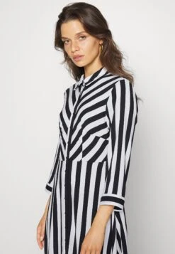 Yassavanna Long Shirt Dress- Maxi-Jurk - Black/White 11 Yassavanna Long Shirt Dress- Maxi-Jurk - Black/White -Yas a9ba32c1a1c24cefa42b2a3f6f8ab890