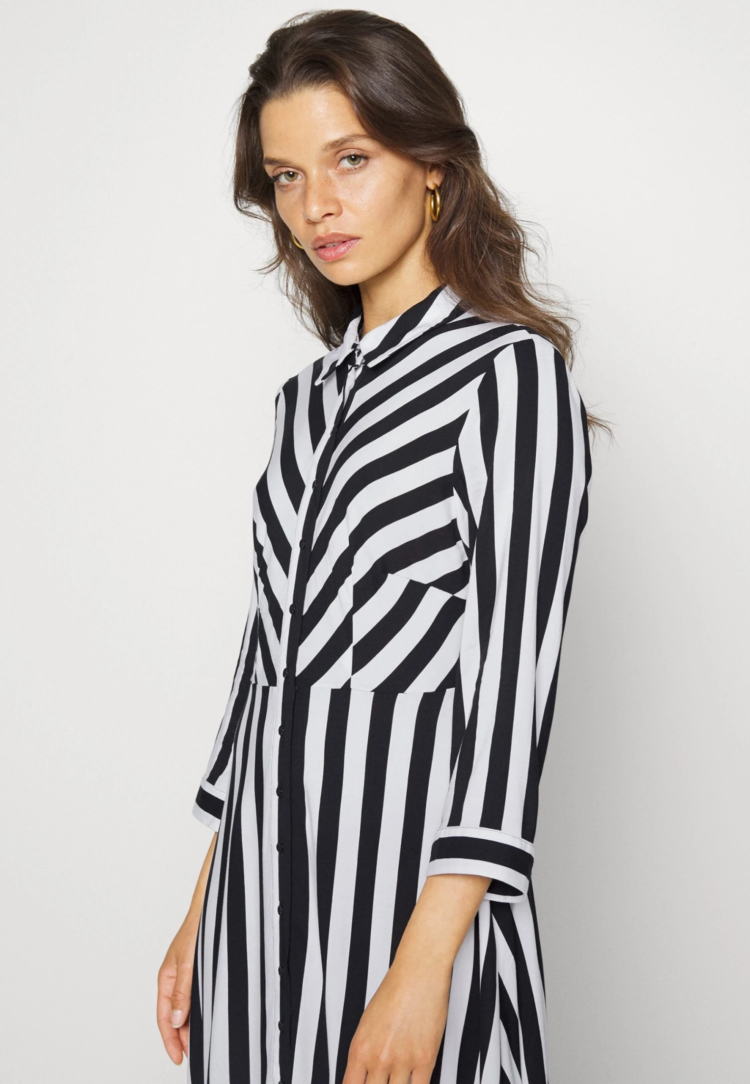 Yassavanna Long Shirt Dress- Maxi-Jurk - Black/White 6 Yassavanna Long Shirt Dress- Maxi-Jurk - Black/White - Afbeelding 4