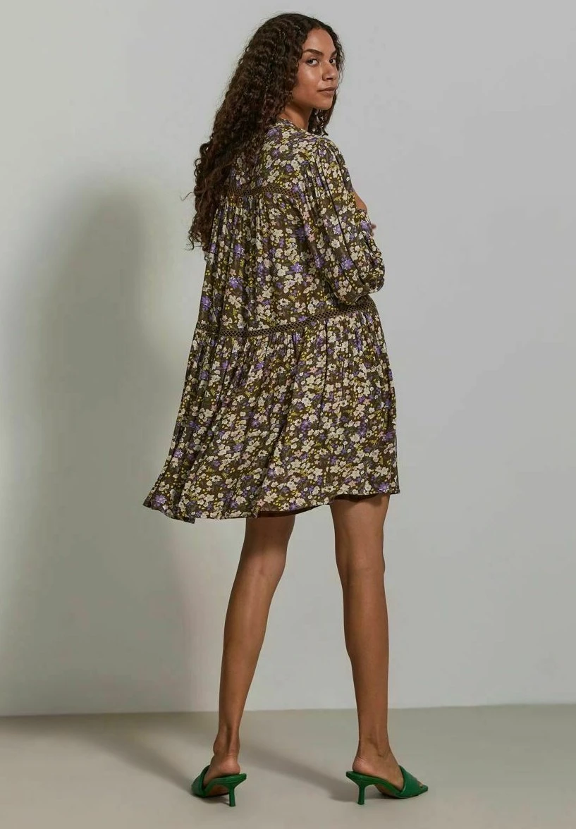 Yasruberta - Blousejurk - Olive/Beige/Berry 5 Yasruberta - Blousejurk - Olive/Beige/Berry - Afbeelding 3