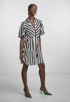 YAS Savanna - Blousejurk - Black -Yas ad7d0072159a4f10af73eceeb004e392