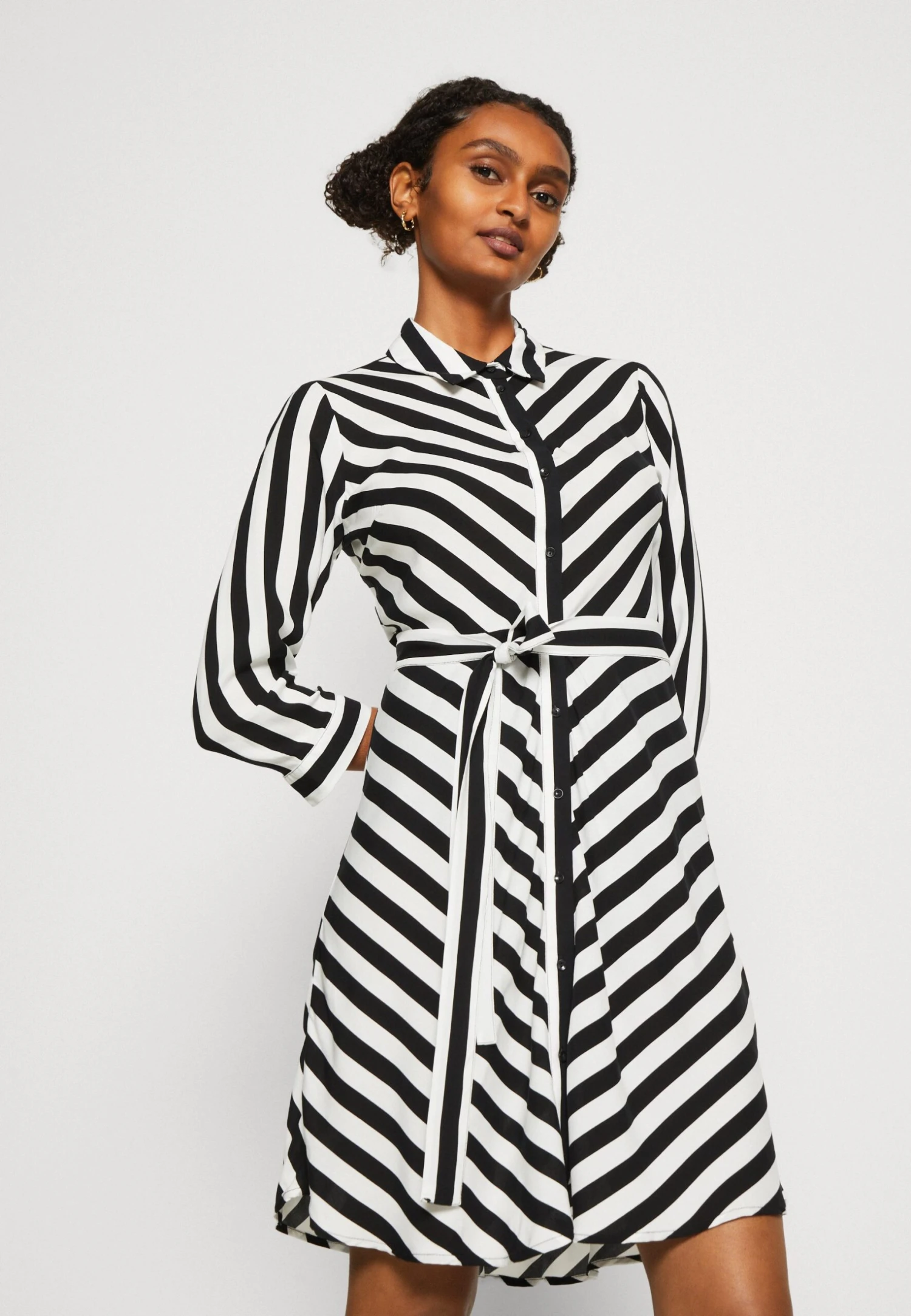 Yassavanna 3/4 Short Shirt Dress - Blousejurk - Star White/ Black 6 Yassavanna 3/4 Short Shirt Dress - Blousejurk - Star White/ Black - Afbeelding 4