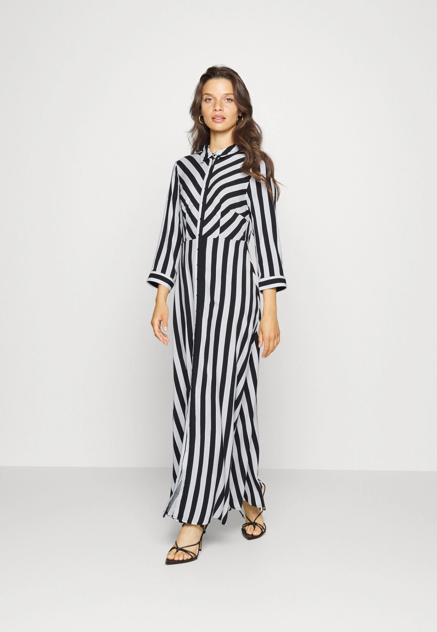 Yassavanna Long Shirt Dress- Maxi-Jurk - Black/White 4 Yassavanna Long Shirt Dress- Maxi-Jurk - Black/White - Afbeelding 2