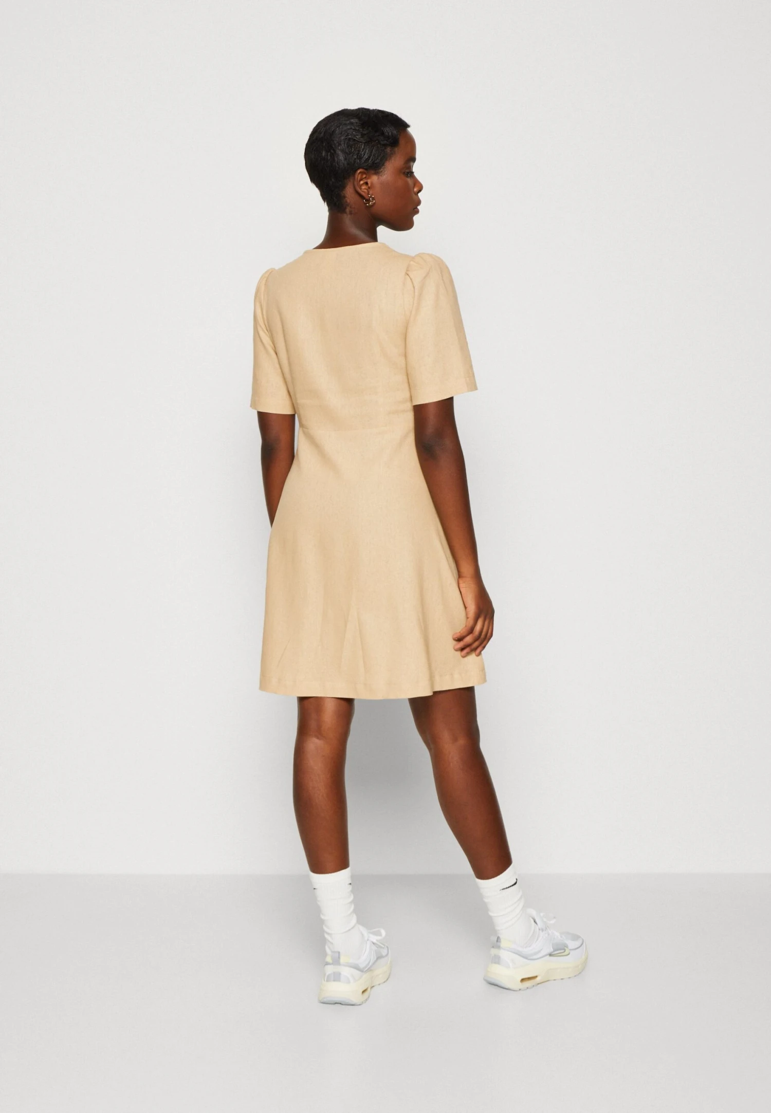 YAS Summer Dress - Blousejurk - Camel 5 YAS Summer Dress - Blousejurk - Camel - Afbeelding 3