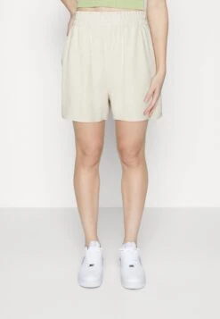 Yasviggi- Shorts - Off-White