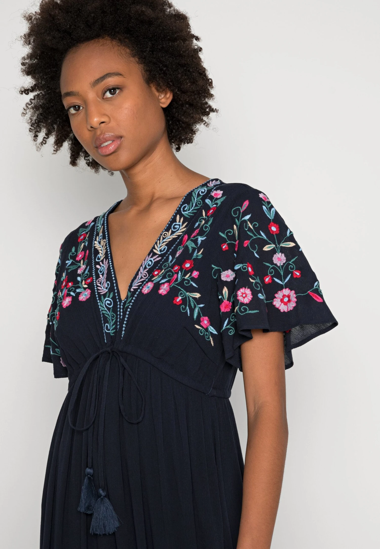 Yaschella Dress- Maxi-Jurk - Sky Captain Embroidery 7 Yaschella Dress- Maxi-Jurk - Sky Captain Embroidery - Afbeelding 5