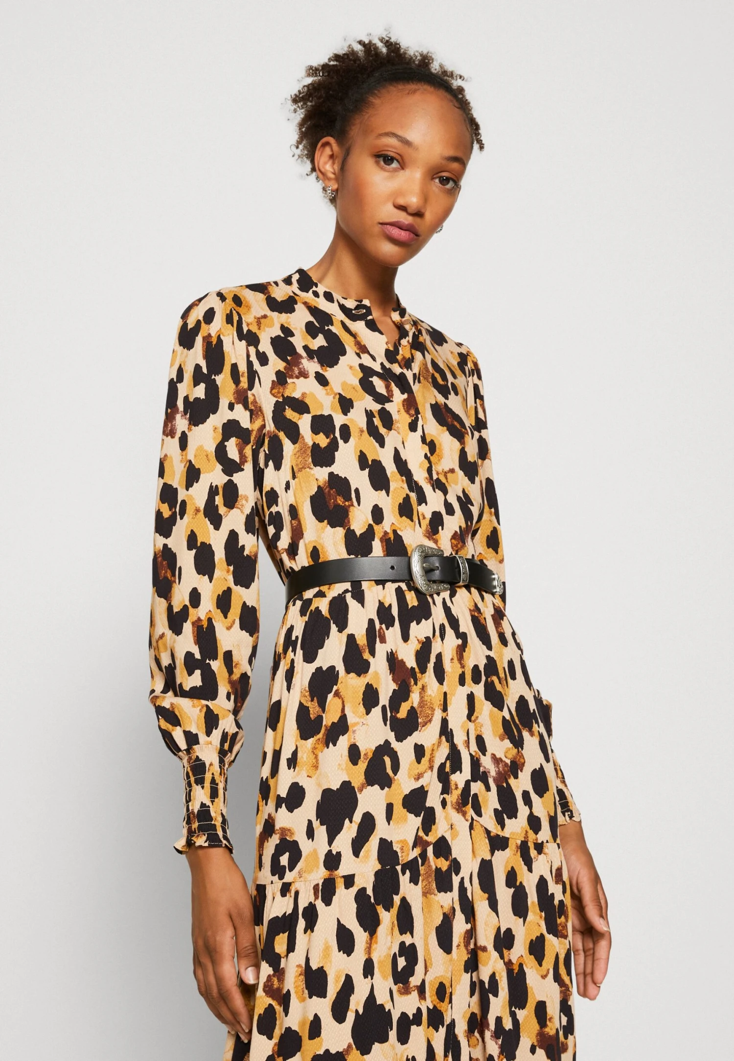 Yasalira Long Shirt Dress - Blousejurk - Black 6 Yasalira Long Shirt Dress - Blousejurk - Black - Afbeelding 4