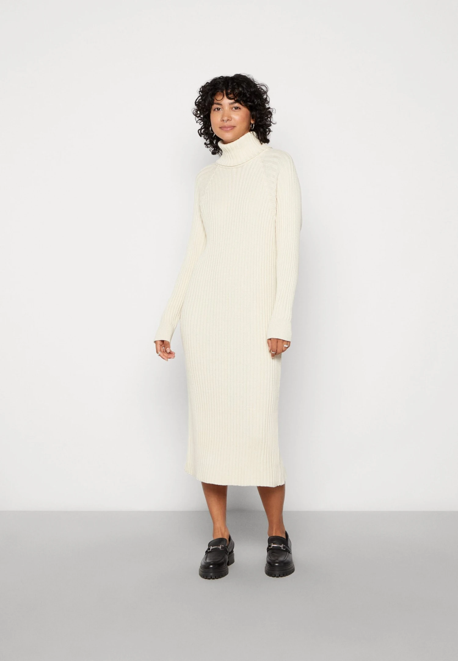 YAS Midi Rollneck S Noos - Gebreide Jurk - Birch 3 YAS Midi Rollneck S Noos - Gebreide Jurk - Birch