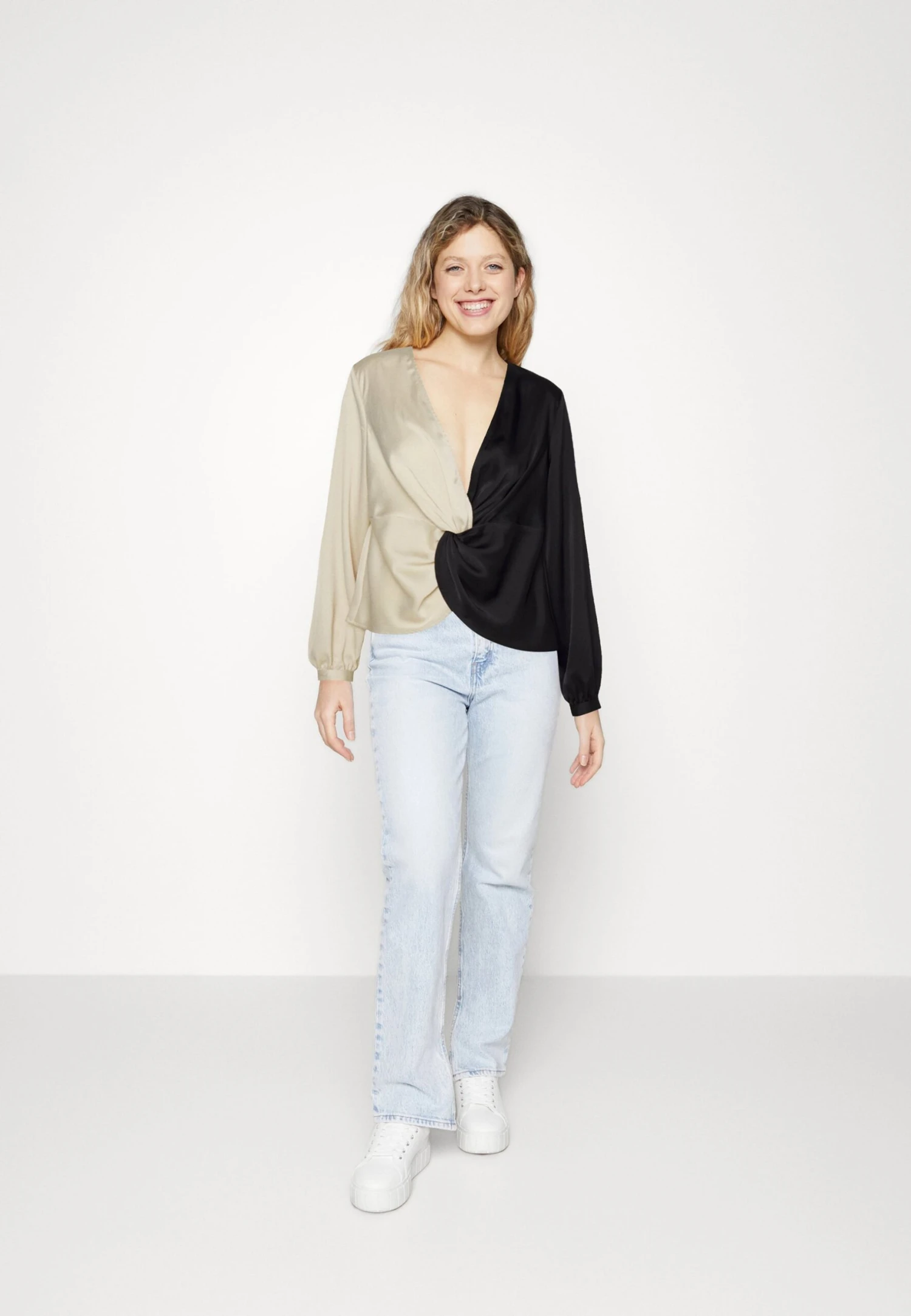 YAS Vanessa V Neck Ls - Blouse - Bleached Sand/Black 4 YAS Vanessa V Neck Ls - Blouse - Bleached Sand/Black - Afbeelding 2