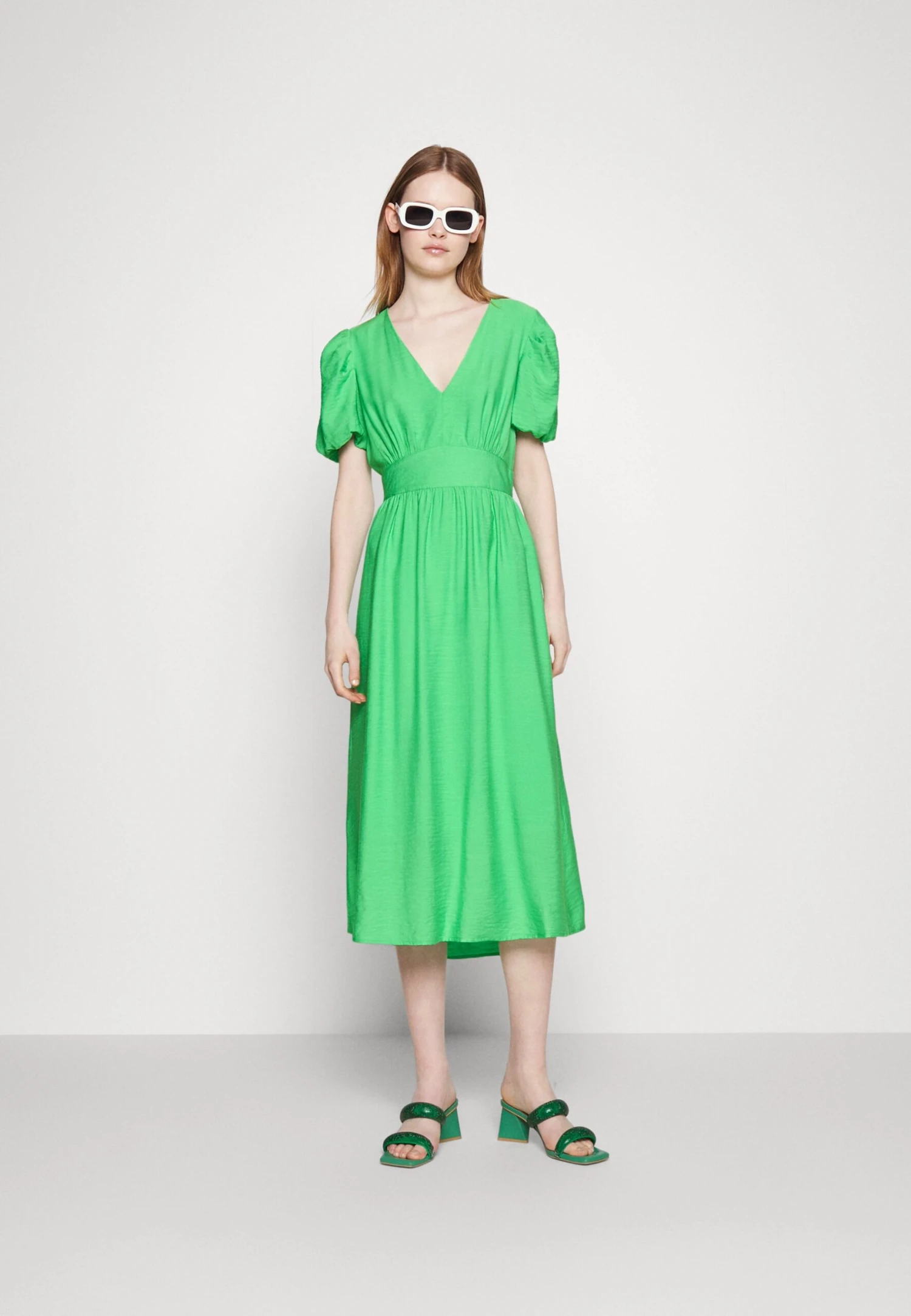 Yasclema Midi Dress - Cocktailjurk - Poison Green 4 Yasclema Midi Dress - Cocktailjurk - Poison Green - Afbeelding 2