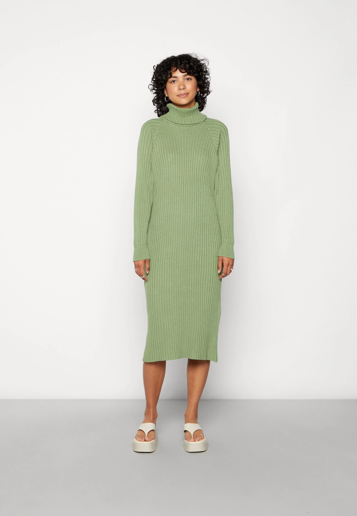 YAS Midi Rollneck S Noos - Gebreide Jurk - Loden Frost 3 YAS Midi Rollneck S Noos - Gebreide Jurk - Loden Frost