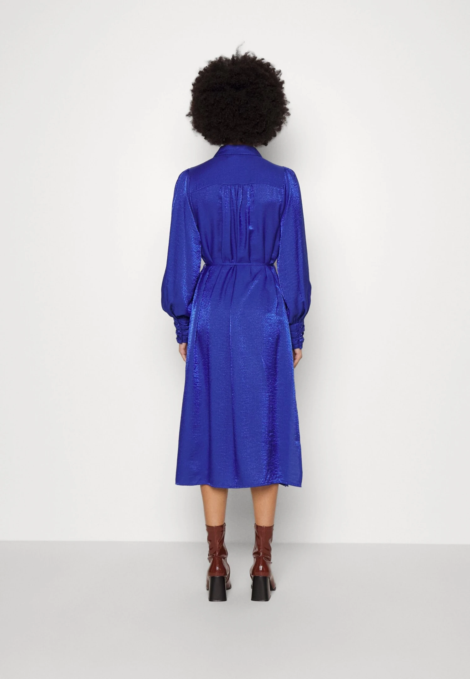 Yassura Midi Shirt Dress - Jurk - Blue 5 Yassura Midi Shirt Dress - Jurk - Blue - Afbeelding 3