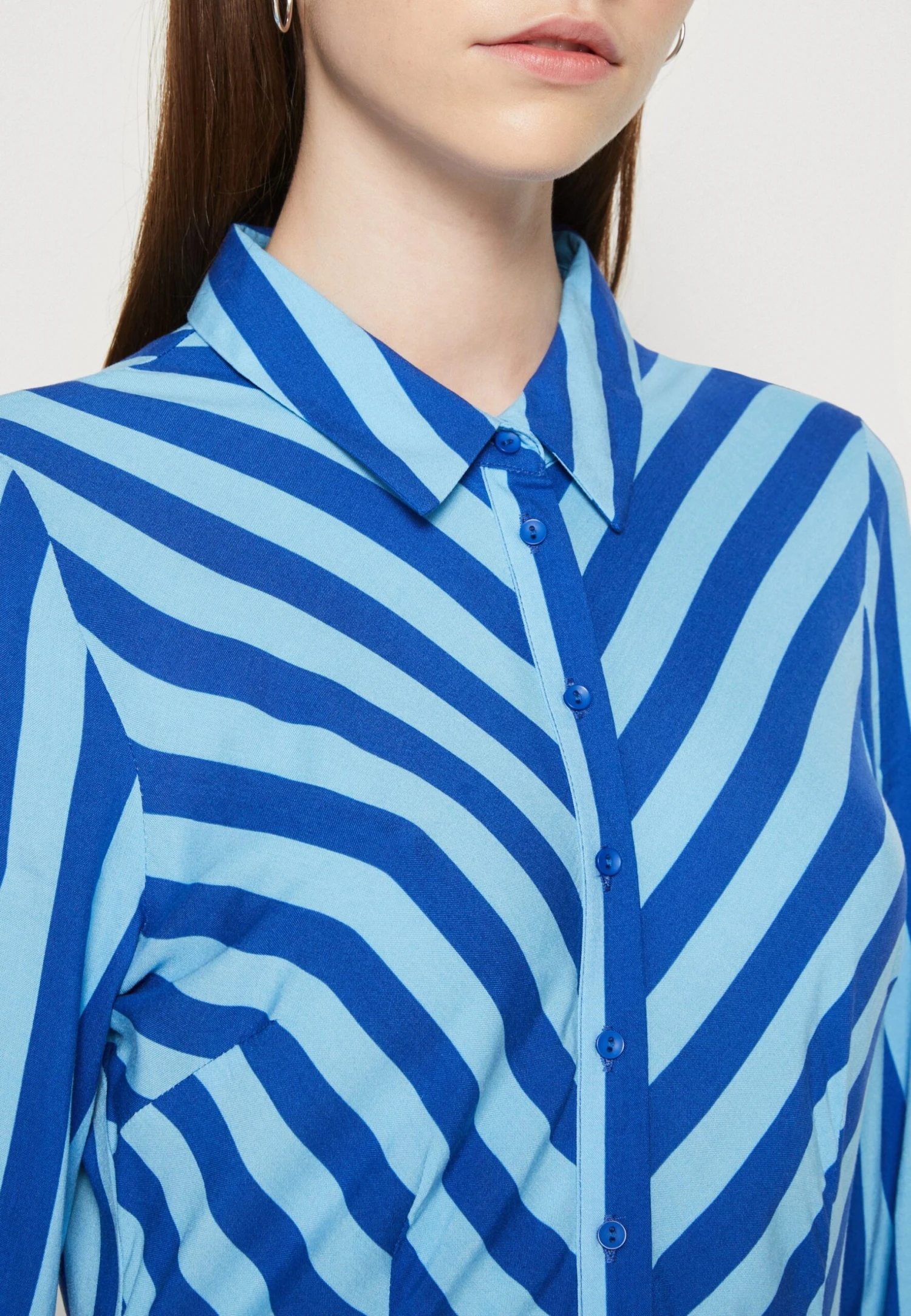 Yassavanna Long Shirt Dress - Maxi-Jurk - Surf The Web/Alaskan Blue 8 Yassavanna Long Shirt Dress - Maxi-Jurk - Surf The Web/Alaskan Blue - Afbeelding 6