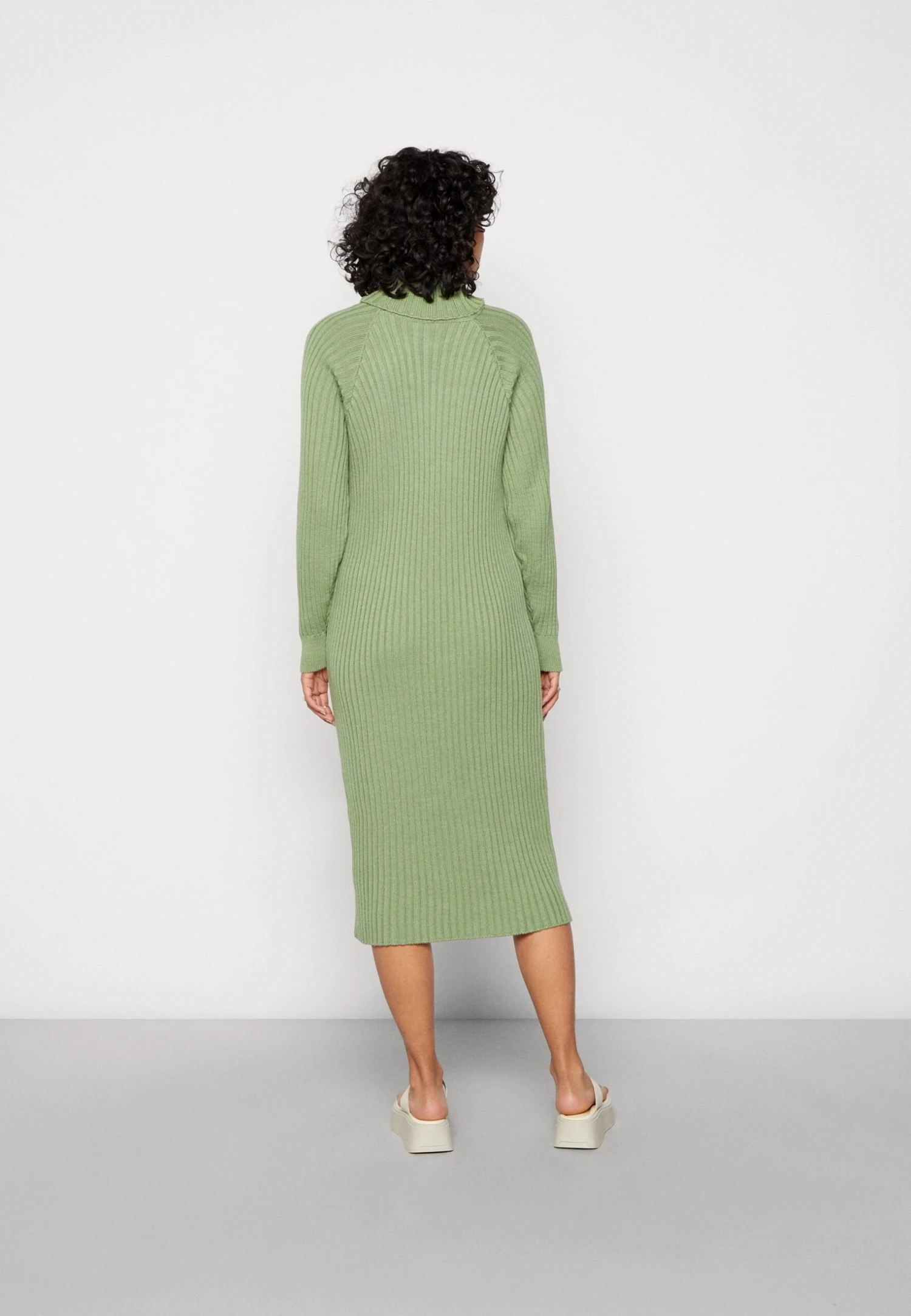 YAS Midi Rollneck S Noos - Gebreide Jurk - Loden Frost 5 YAS Midi Rollneck S Noos - Gebreide Jurk - Loden Frost - Afbeelding 3